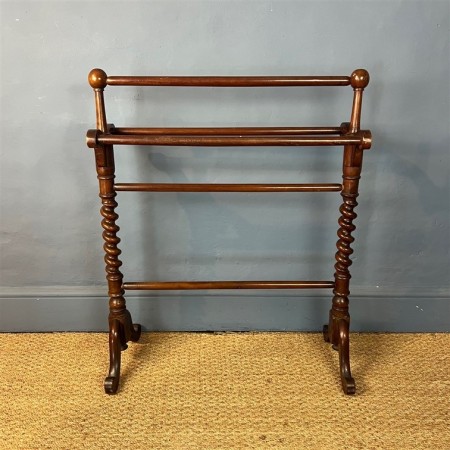 http://macintoshantiques.co.uk/web/images/stock4250-4300/smart_thumbs/ma4258 b_thumb_medium0_450.jpg
